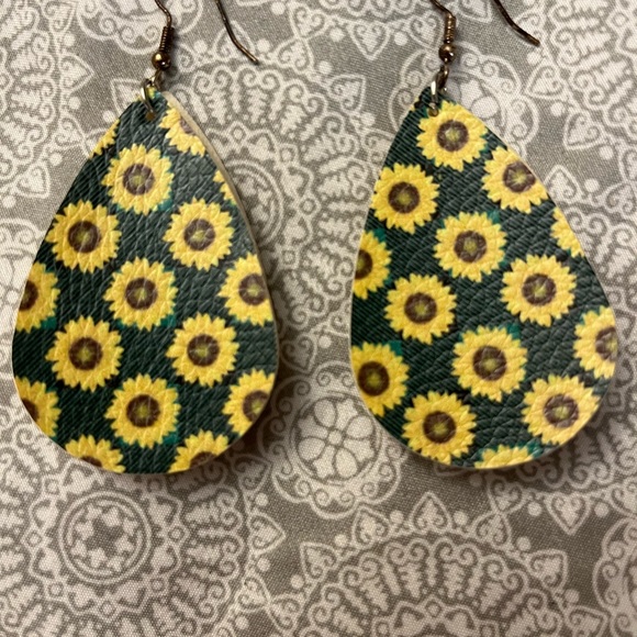Handmade Faux earrings - Picture 1 of 1